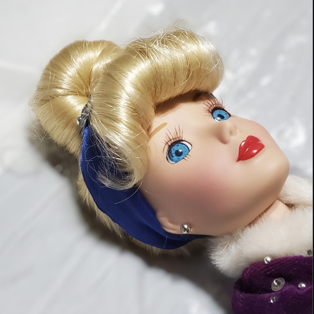 Disney Princess Cinderella Porcelain Brass Key Royal 2003 Keepsake Holiday Ed.16 - Picture 2 of 16
